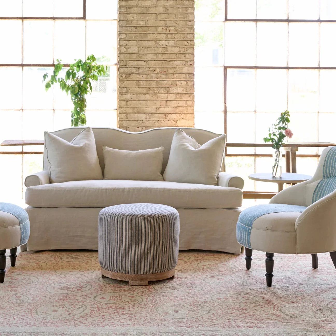 Causeuse Gilmore : fabriquée sur commande