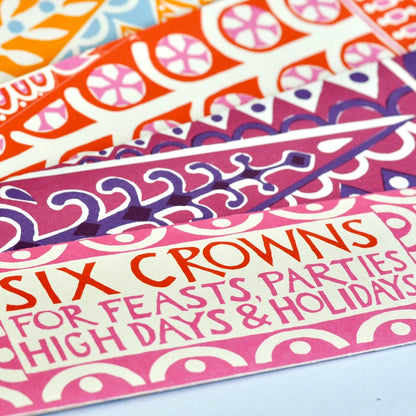 Six couronnes en papier