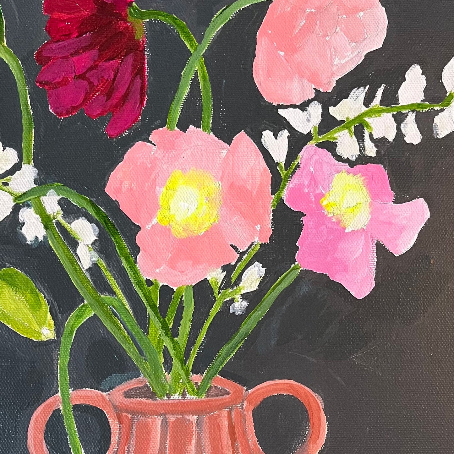 Bouquet dans un vase en argile par Chloé Galkin