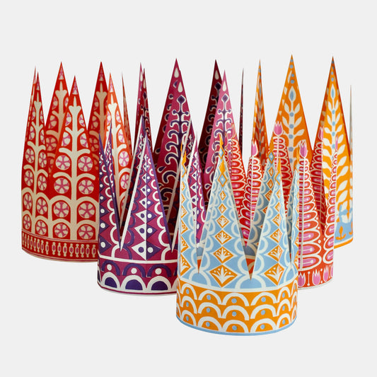 Six couronnes en papier