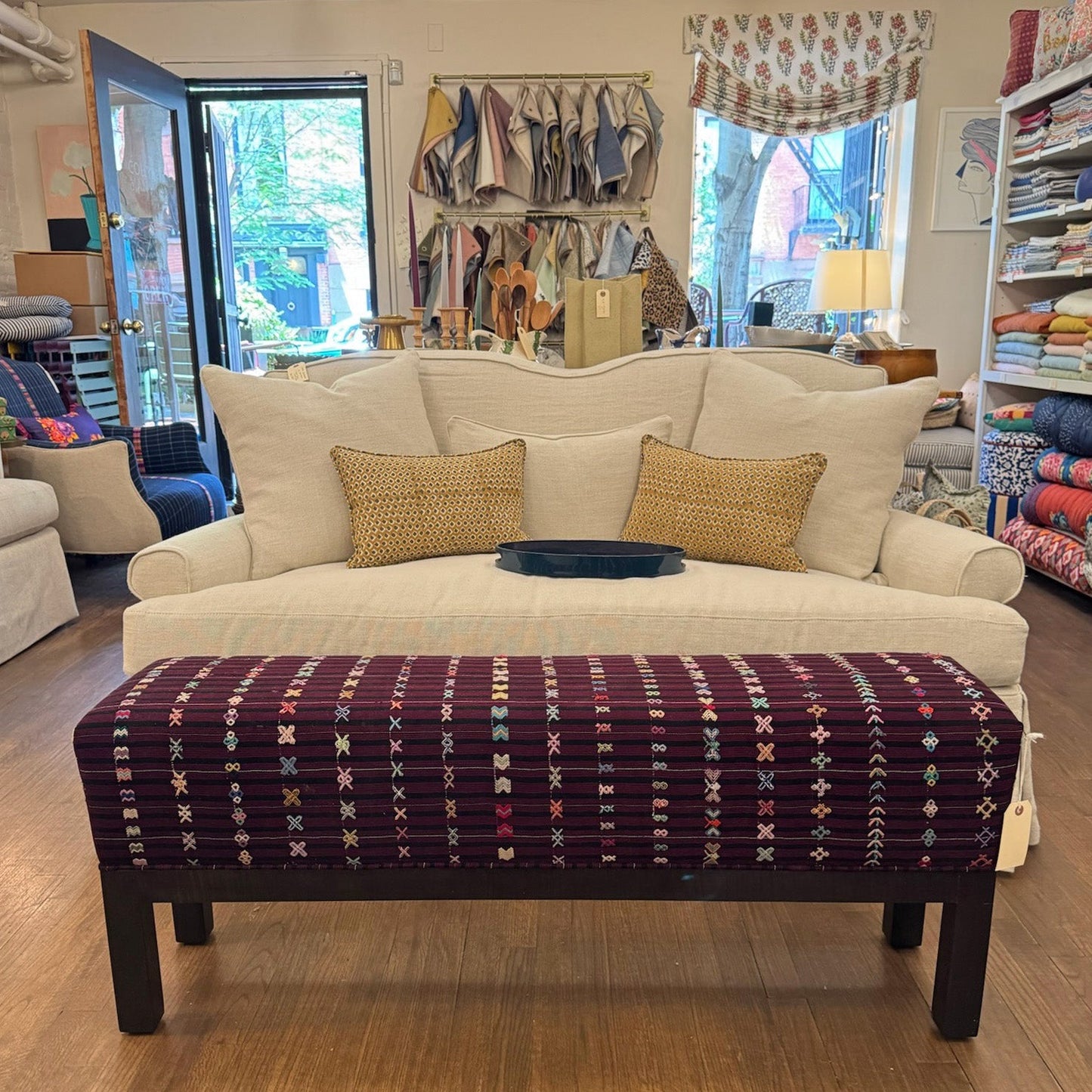 Causeuse Gilmore en Devon Bone