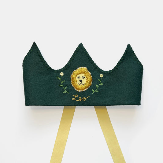 Couronne en feutre faite à la main avec motif du zodiaque Lion