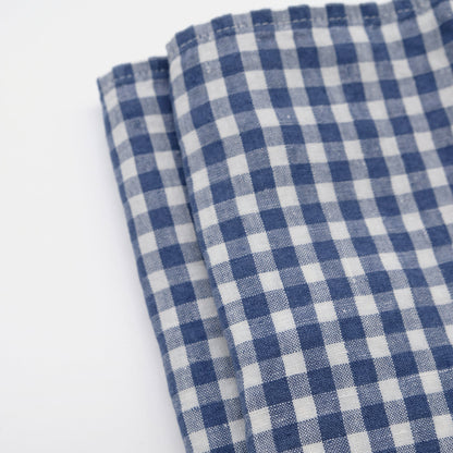 Serviette en lin à petits carreaux bleus