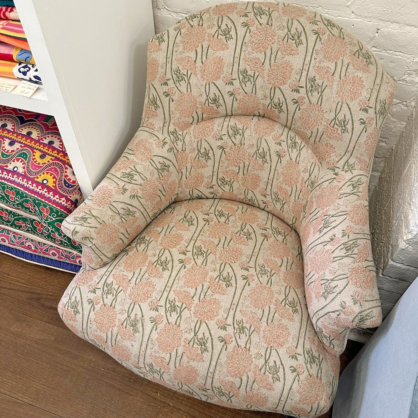 Chaise Tulipe en tissu spécial