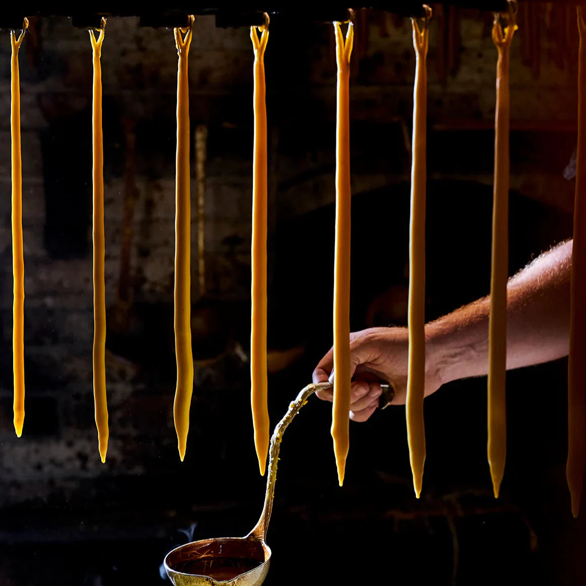 Bougie conique à double mèche en cire d'abeille 