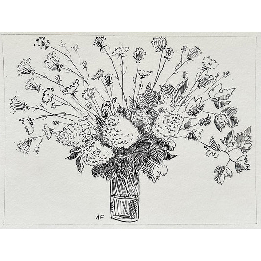 Hortensias et dentelle de la reine Anne dans un vase par Aislinn Forbes